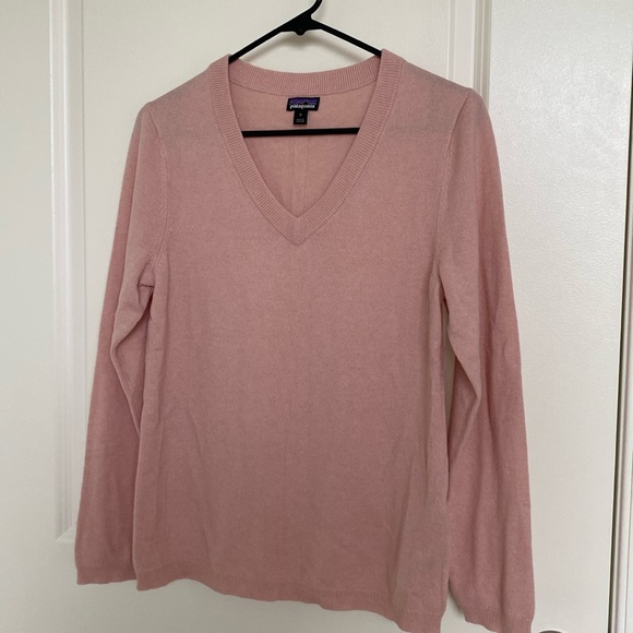 Patagonia Sweaters - Patagonia Womens Recycled Cashmere + Wool V-Neck Sweater Size S Pink